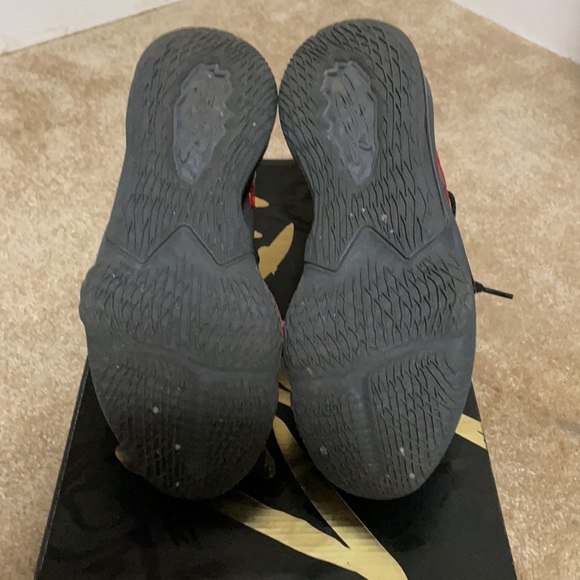 Lebron XVII LOW - Picture 4 of 5